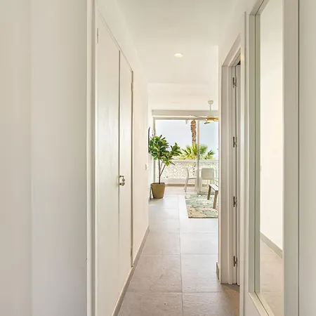 아파트 Modern Renovated With Terrace In Playa De Americas