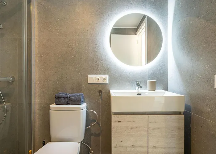 Apartament Modern Renovated With Terrace In Playa De Americas