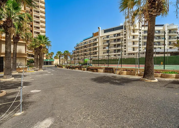 Modern Renovated With Terrace In Playa De Americas